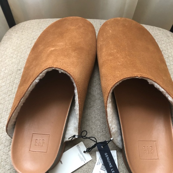 New GAP Cozy Clogs Cognac Suede - Picture 2 of 6